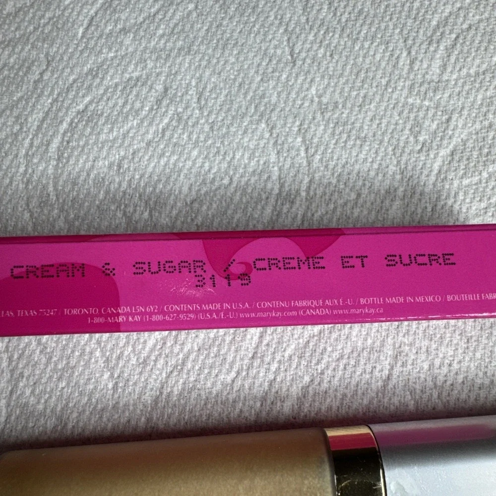 Mary Kay Signature Lip Gloss CREAM & and SUGAR New in Box